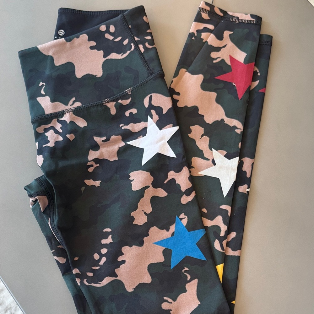 Noli High-Waist Camo Leggings with Multicolor Stars